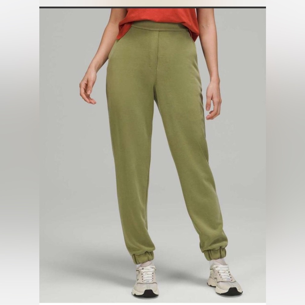 Lululemon Softstreme Relaxed High-Rise
Pant Bronze Green Sz 6